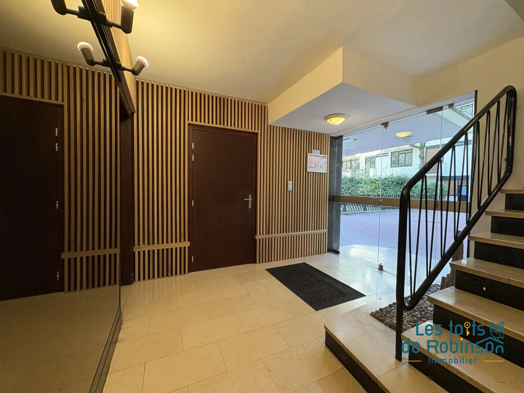 Charmante studette de 9,38 m² à Saint-Cloud, secteur Val d'Or limite Montretout 