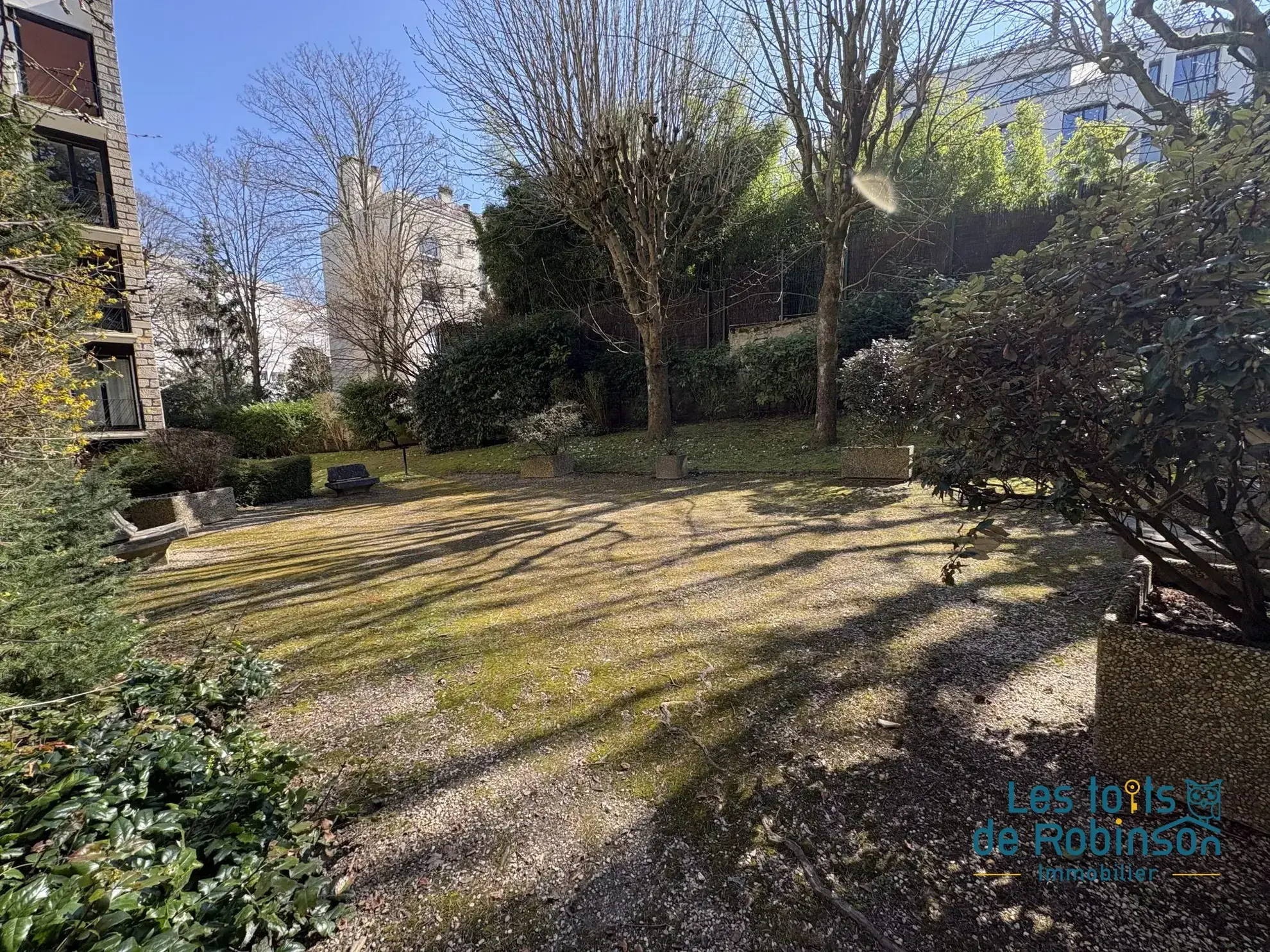 Charmante studette de 9,38 m² à Saint-Cloud, secteur Val d'Or limite Montretout 