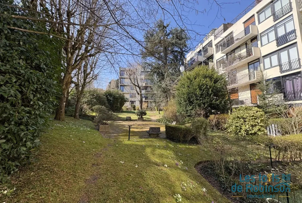 Charmante studette de 9,38 m² à Saint-Cloud, secteur Val d'Or limite Montretout 