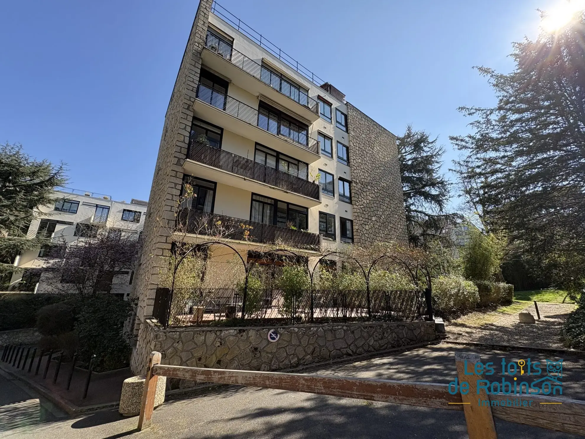 Charmante studette de 9,38 m² à Saint-Cloud, secteur Val d'Or limite Montretout 