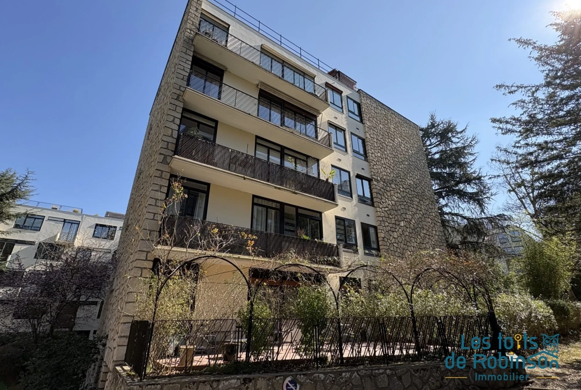 Charmante studette de 9,38 m² à Saint-Cloud, secteur Val d'Or limite Montretout 