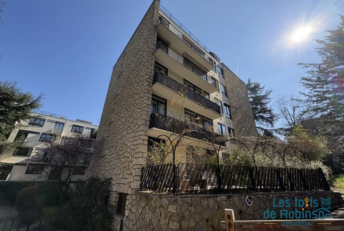 Charmante studette de 9,38 m² à Saint-Cloud, secteur Val d'Or limite Montretout 
