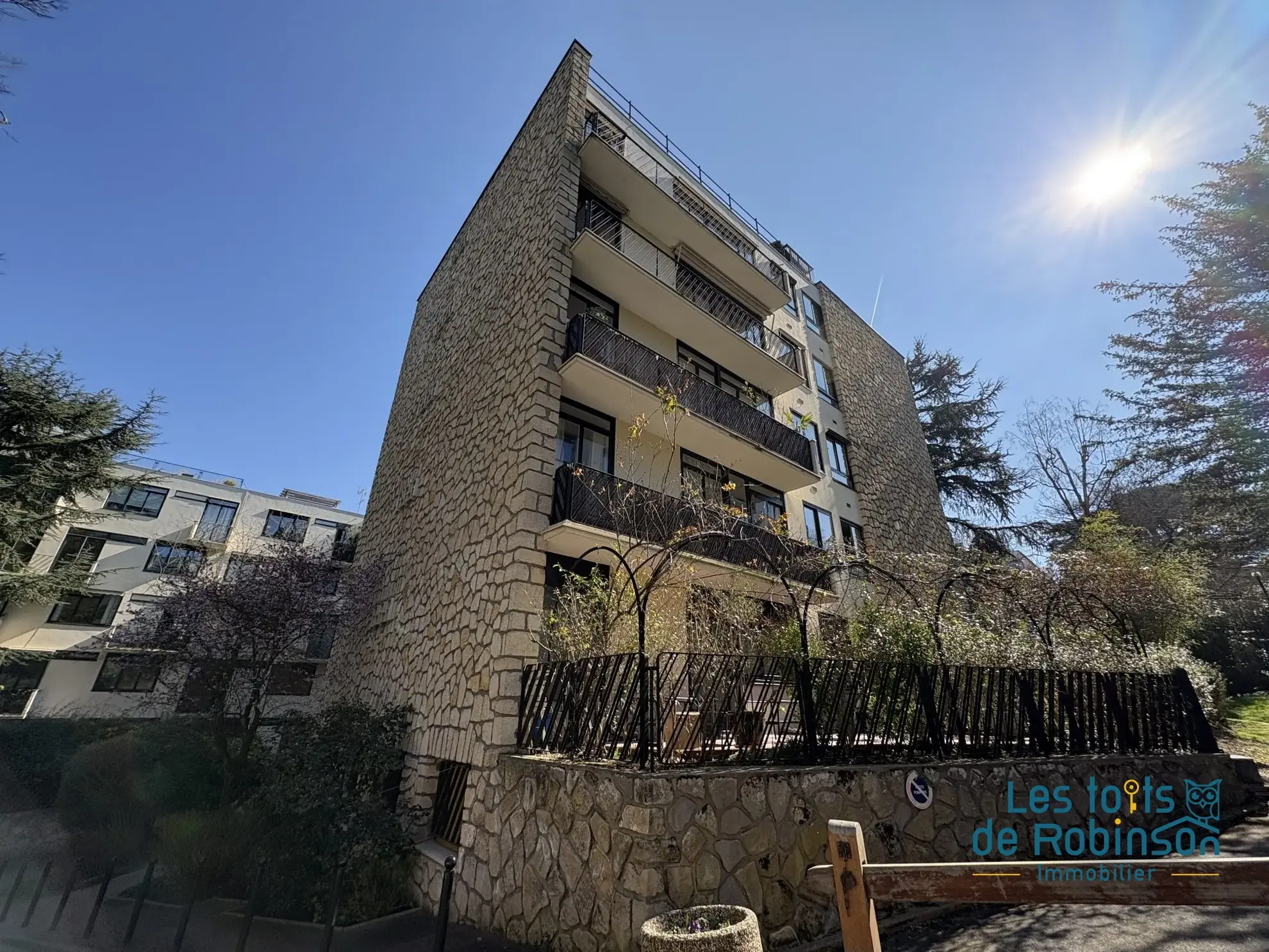 Charmante studette de 9,38 m² à Saint-Cloud, secteur Val d'Or limite Montretout 