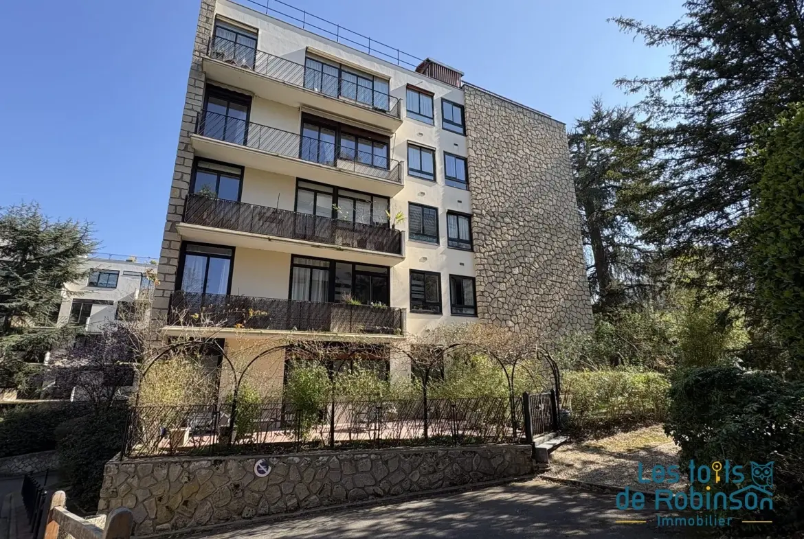 Charmante studette de 9,38 m² à Saint-Cloud, secteur Val d'Or limite Montretout 