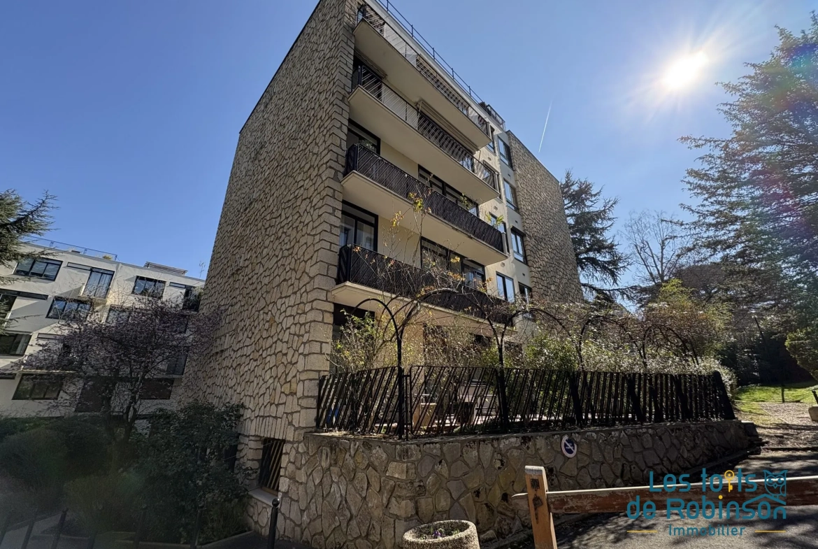 Charmante studette de 9,38 m² à Saint-Cloud, secteur Val d'Or limite Montretout 