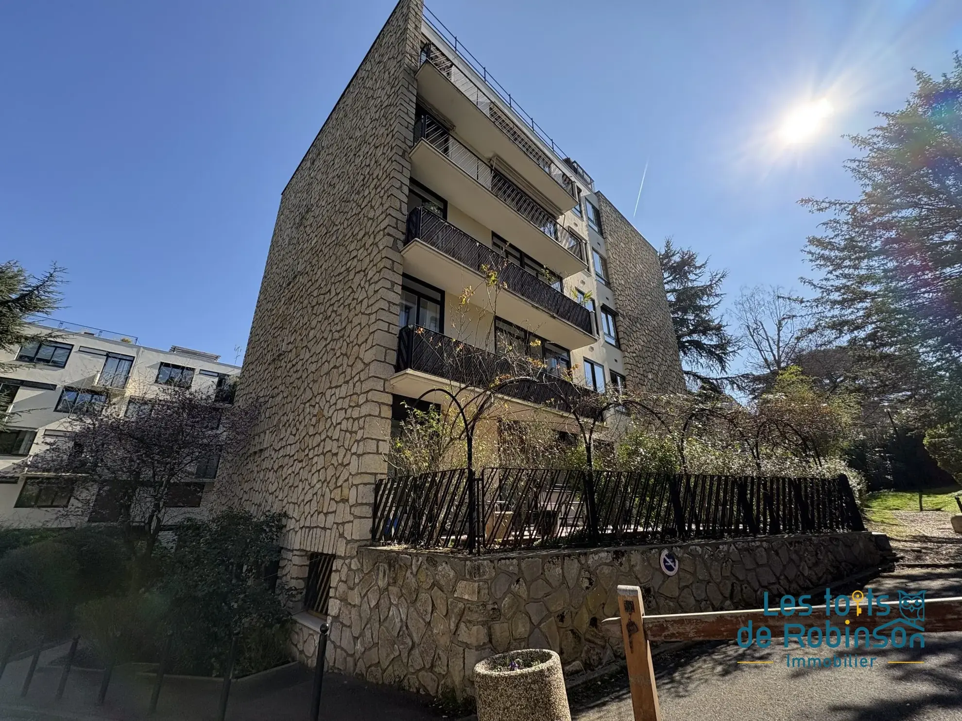 Charmante studette de 9,38 m² à Saint-Cloud, secteur Val d'Or limite Montretout 