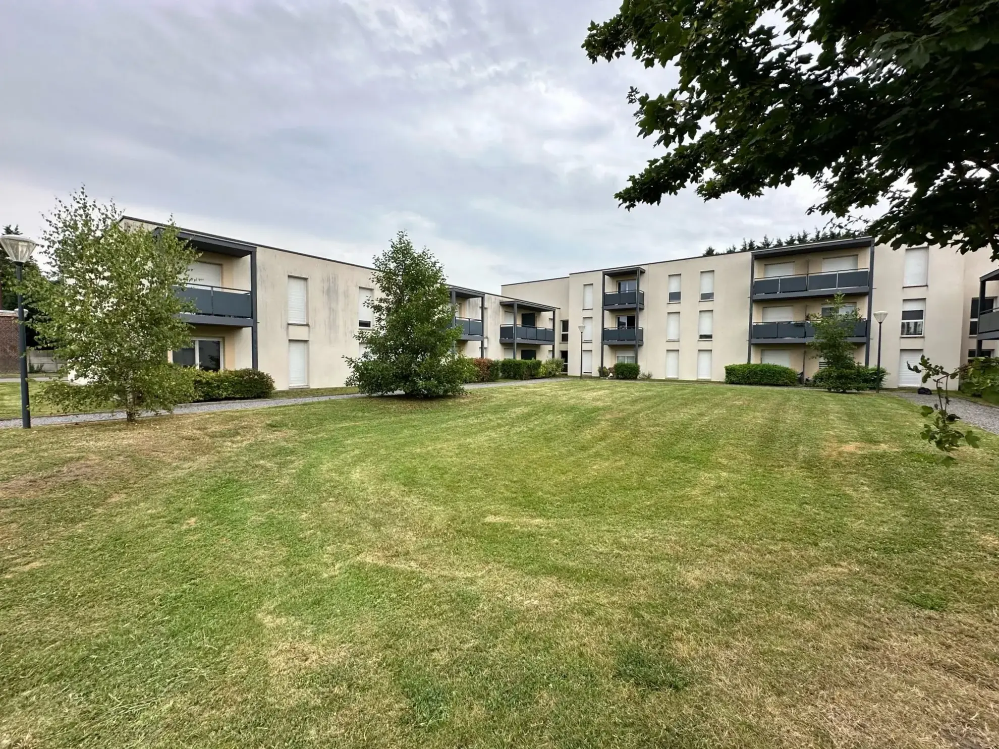 autre perspective espace vert Appartement T2 avec balcon à Douai - Neuf et bien situé 