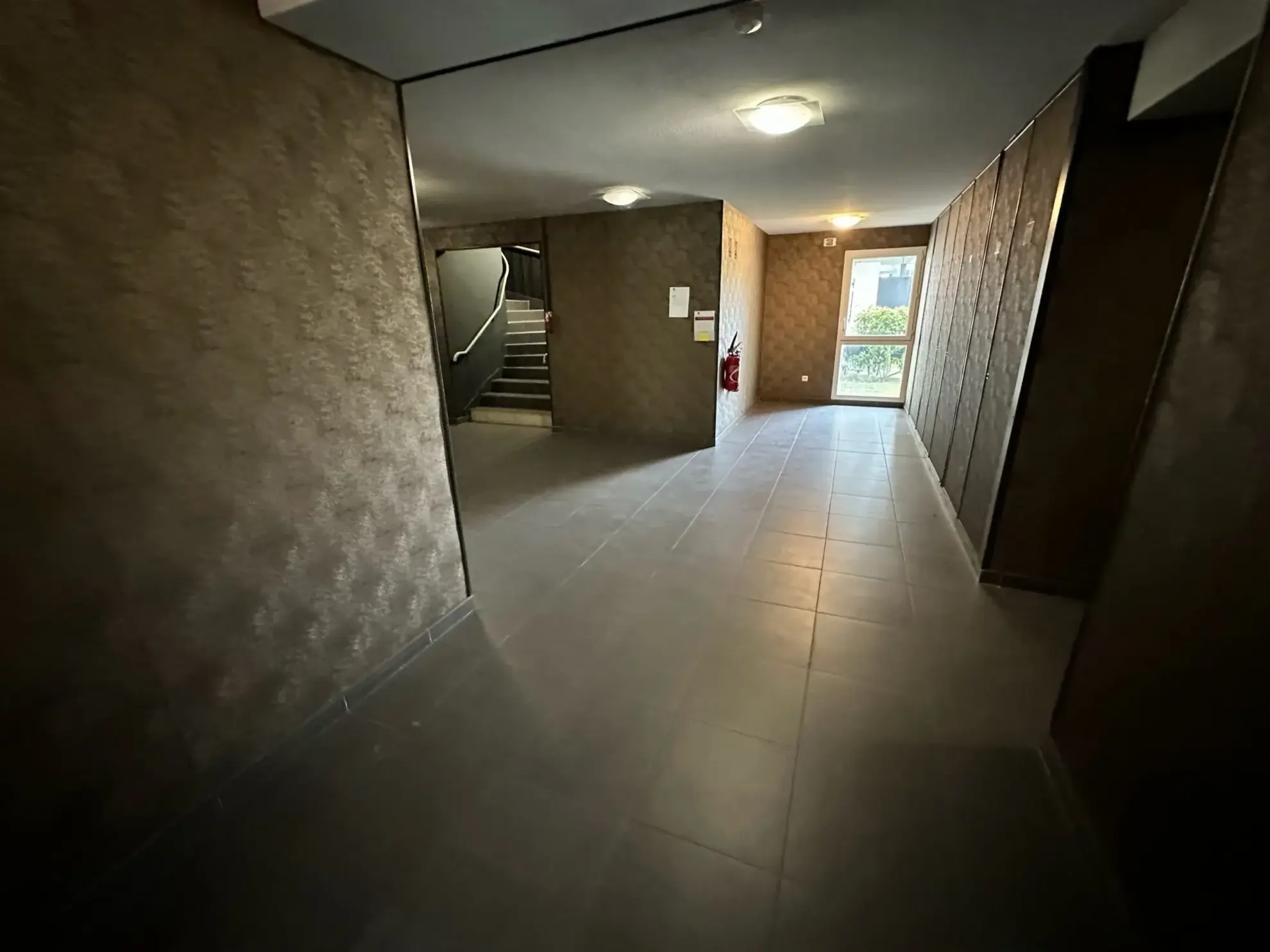 vue accès parties communes du rez de chaussée Appartement T2 avec balcon à Douai - Neuf et bien situé 