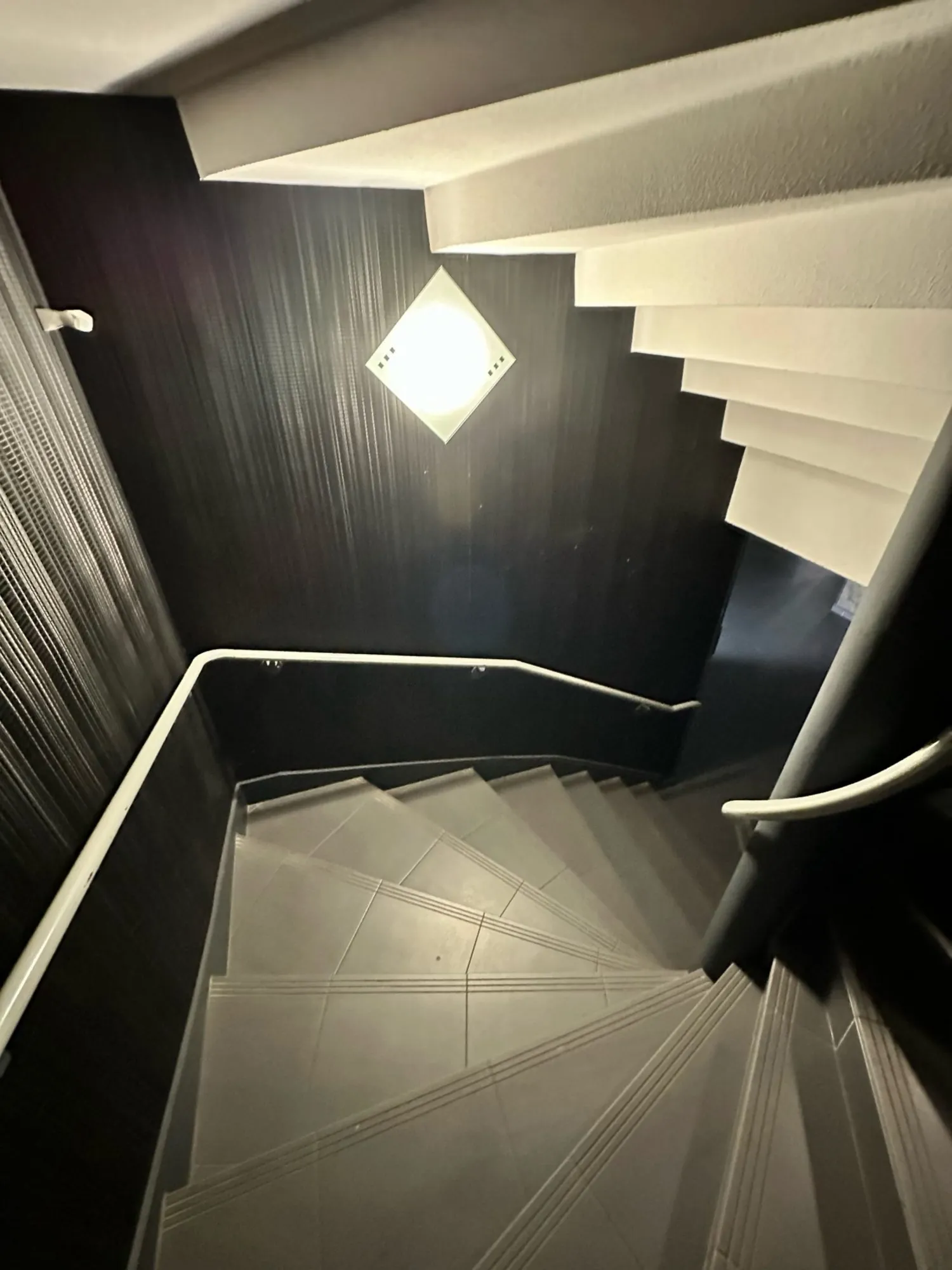 escalier accès à l'étage Appartement T2 avec balcon à Douai - Neuf et bien situé 