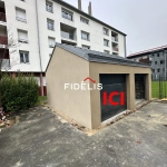 Garage indépendant avec mezzanines et stationnement extérieur à Saint-Malo
