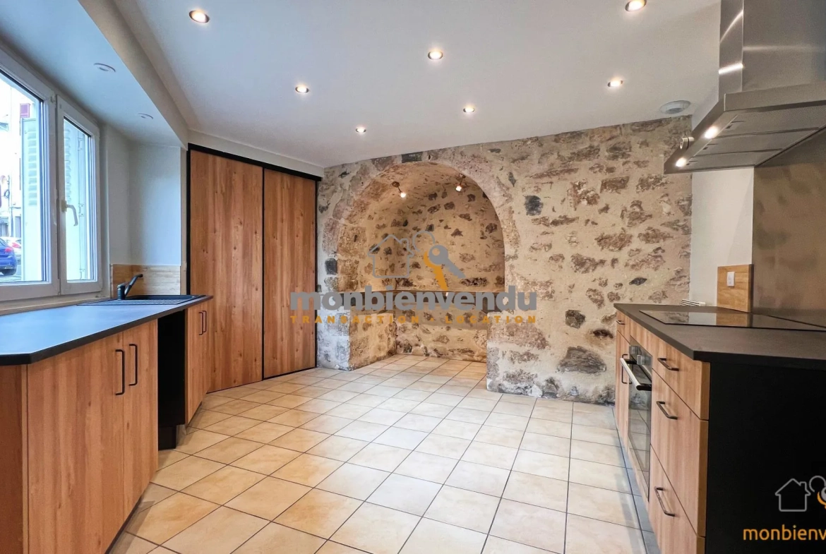 Maison de ville rénovée de 127,36 m² à vendre à Arpajon-sur-Cère 