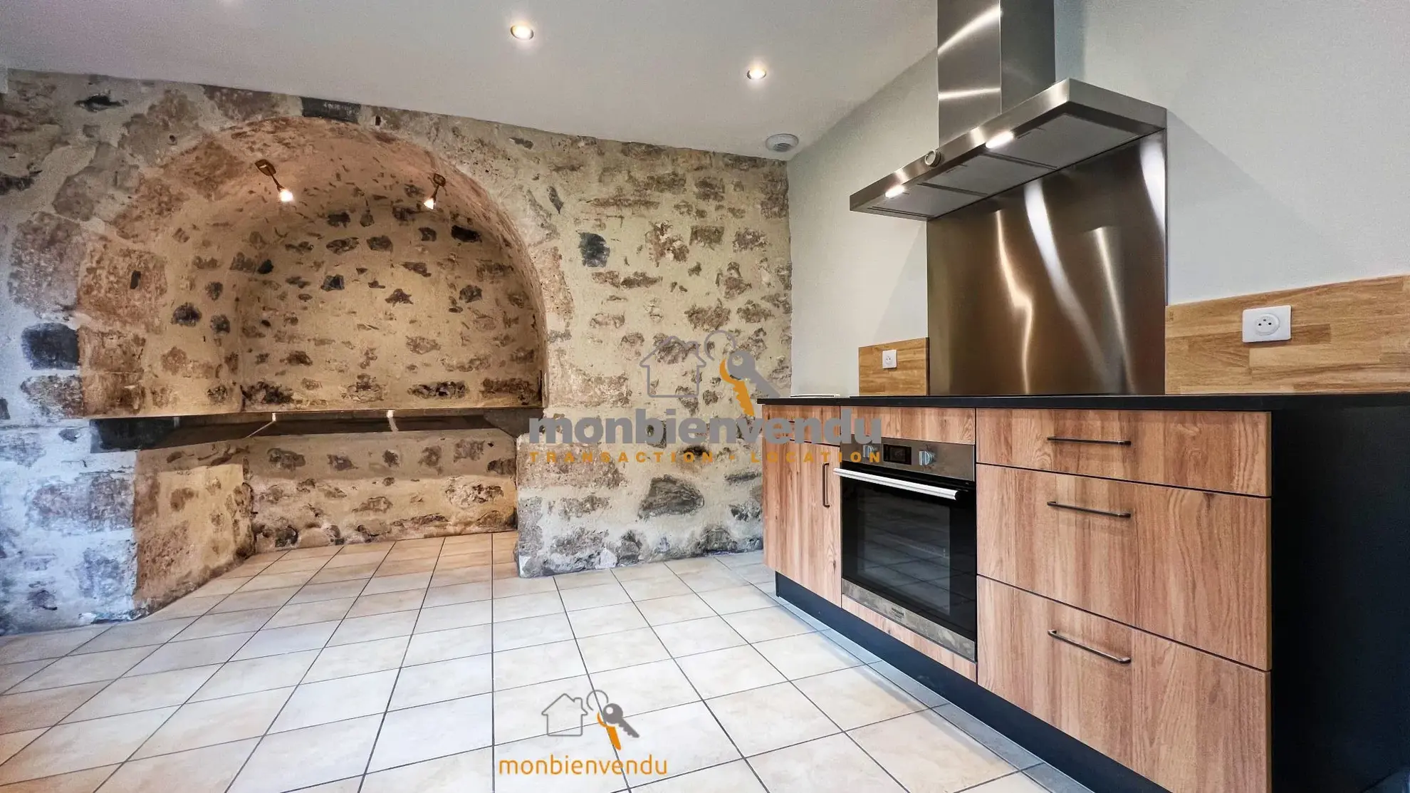 Maison de ville rénovée de 127,36 m² à vendre à Arpajon-sur-Cère 