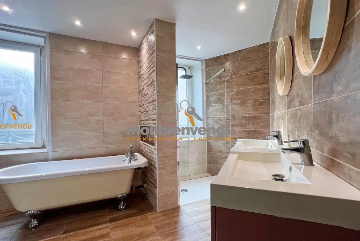 Maison de ville rénovée de 127,36 m² à vendre à Arpajon-sur-Cère 