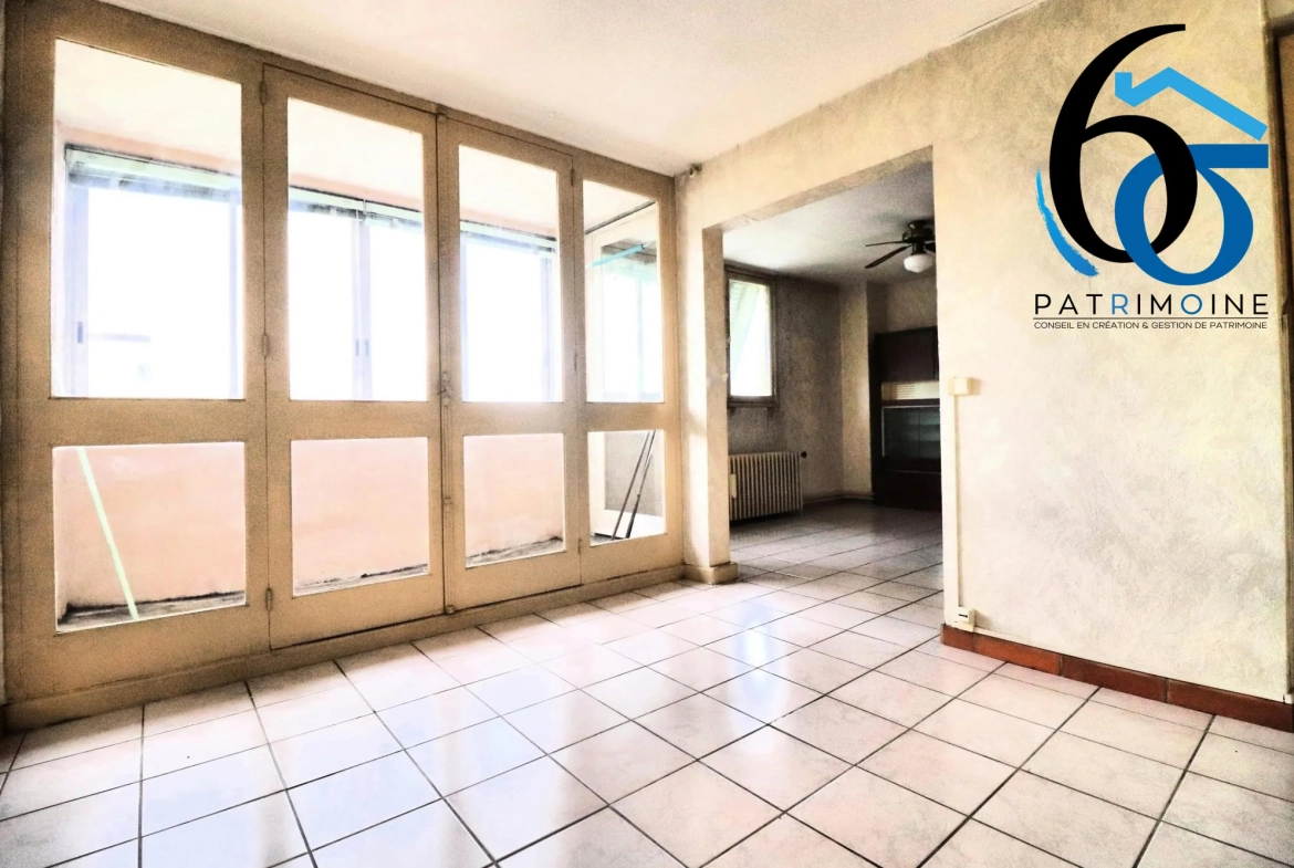 Appartement T3/4 à rénover au dernier étage à Toulouse Argoulets 