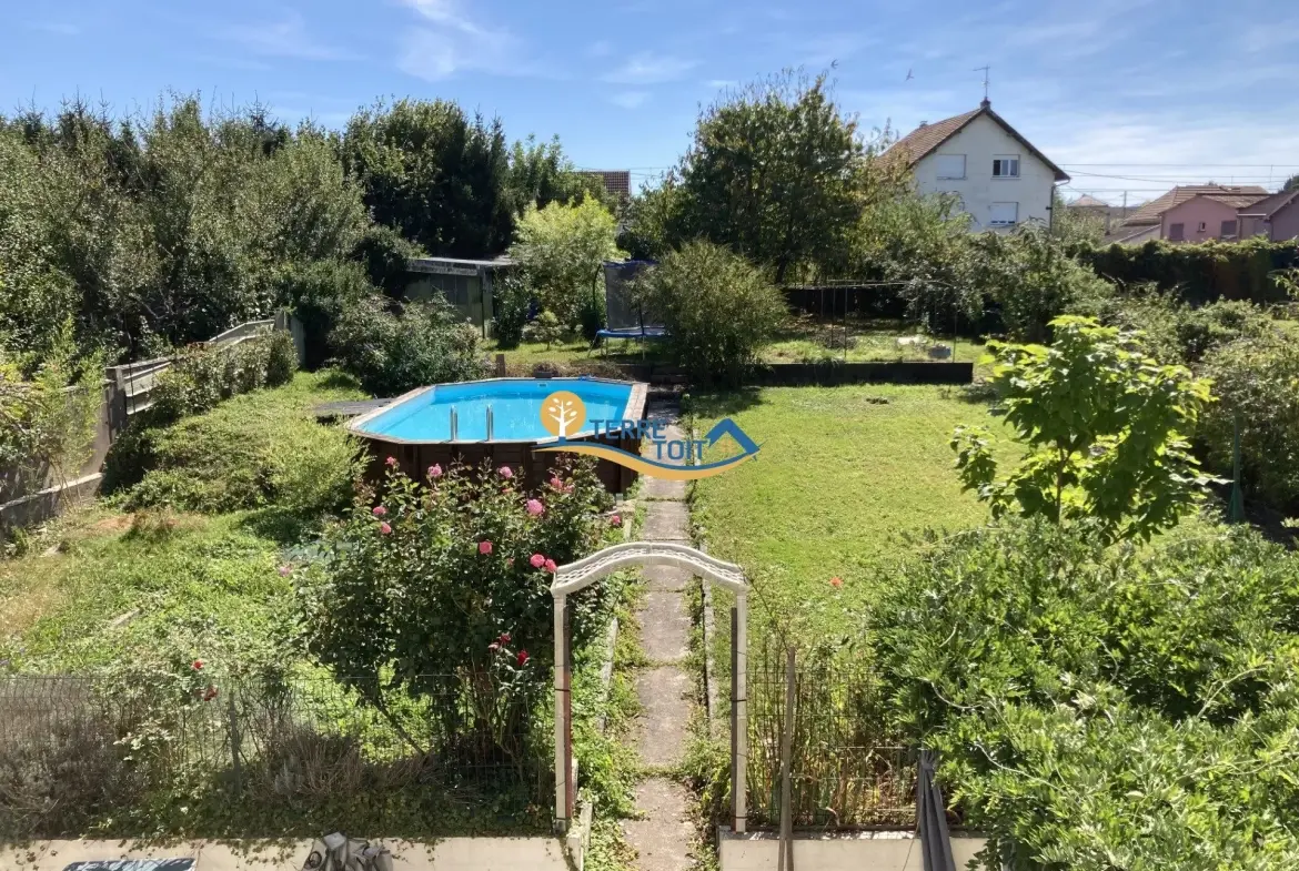 Charmante maison de 118 m² avec jardin, piscine et 4 chambres à L'Isle-sur-le-Doubs 