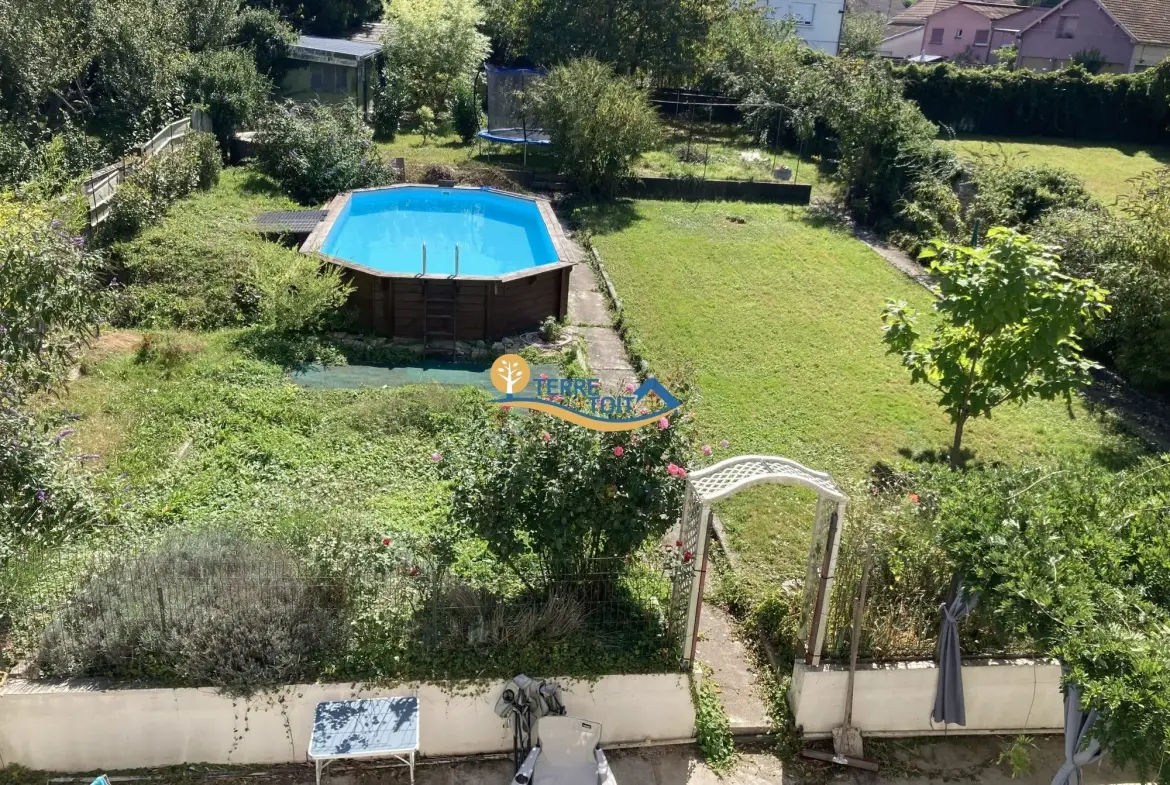 Charmante maison de 118 m² avec jardin, piscine et 4 chambres à L'Isle-sur-le-Doubs 