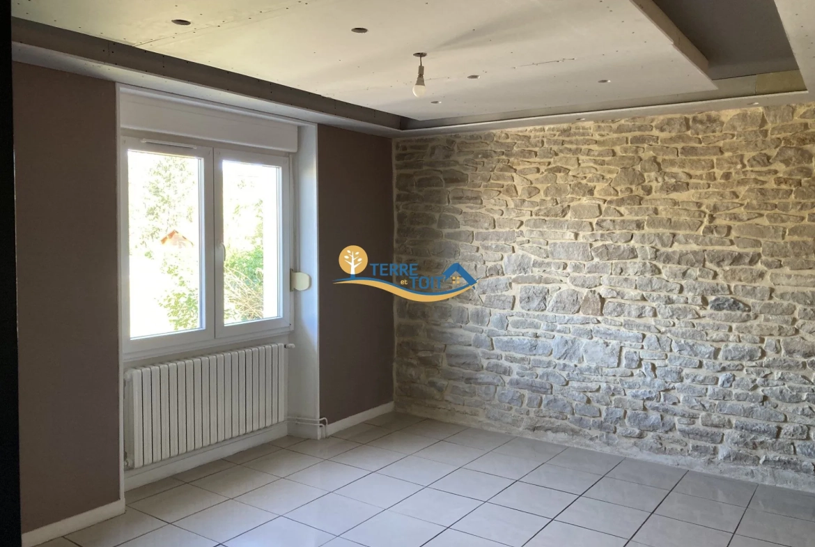 Charmante maison de 118 m² avec jardin, piscine et 4 chambres à L'Isle-sur-le-Doubs 