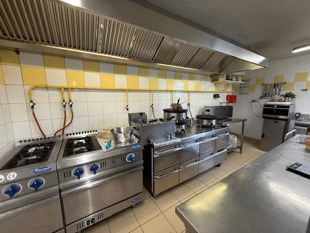 Crêperie à vendre au nord de Rennes avec logement et parking, excellente rentabilité 