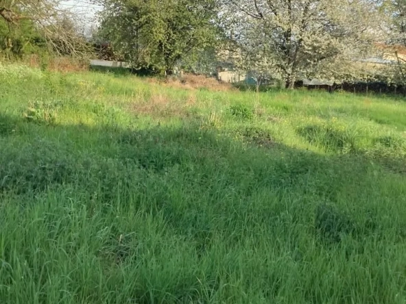 Terrain constructible de 2543 m² à Nanteuil en campagne calme