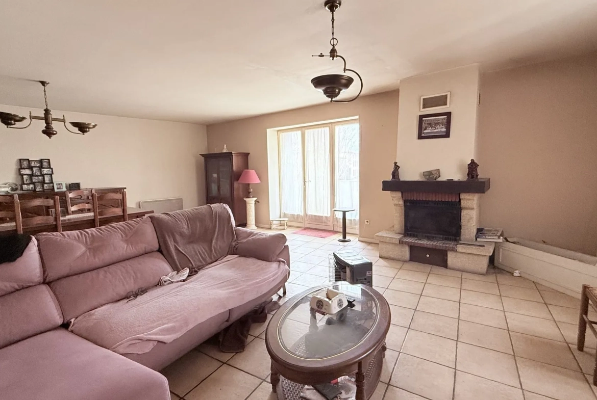 Maison de village avec cour et potentiel d'investissement à Laure-Minervois 