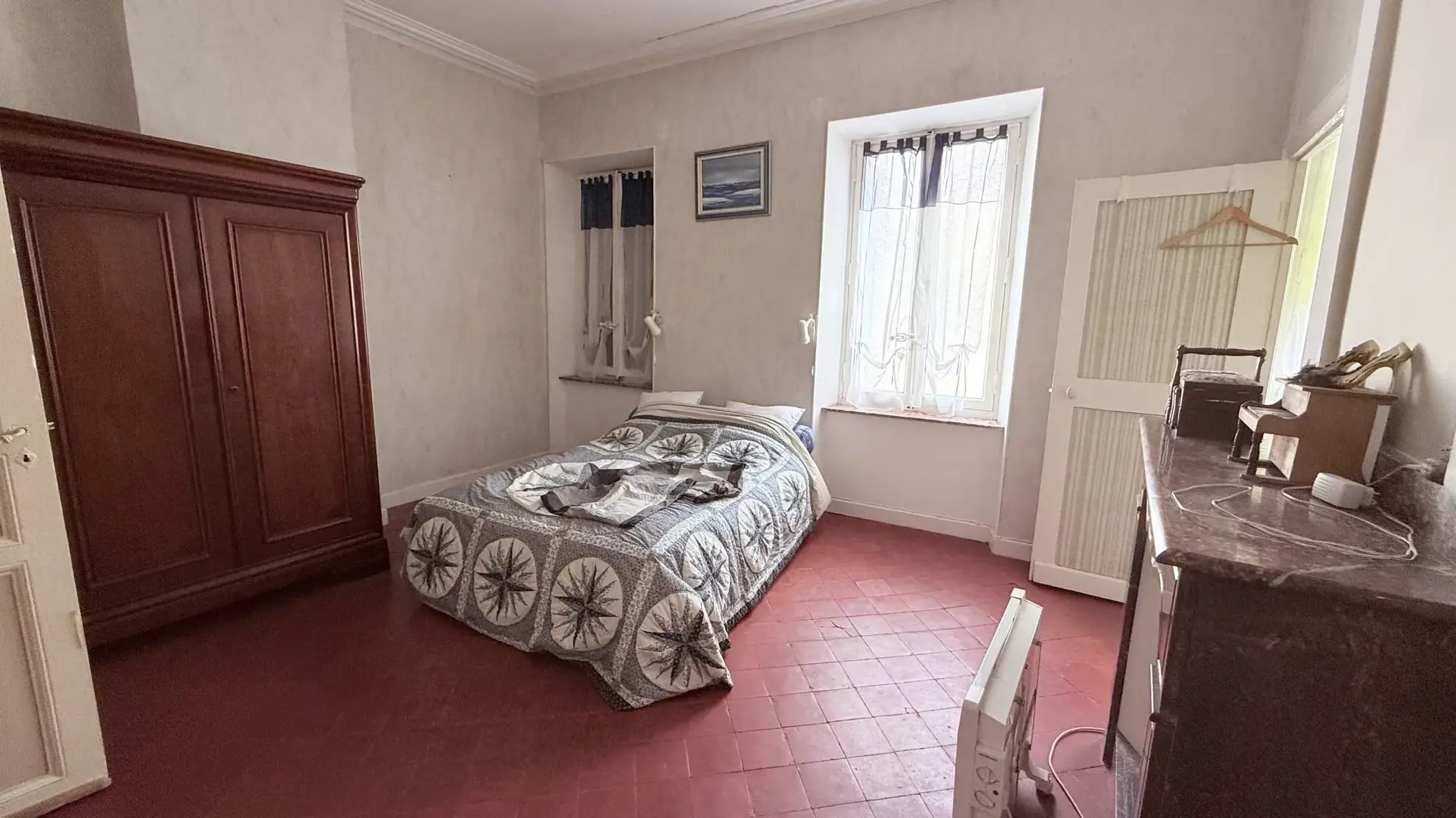 Maison de village avec cour et potentiel d'investissement à Laure-Minervois 