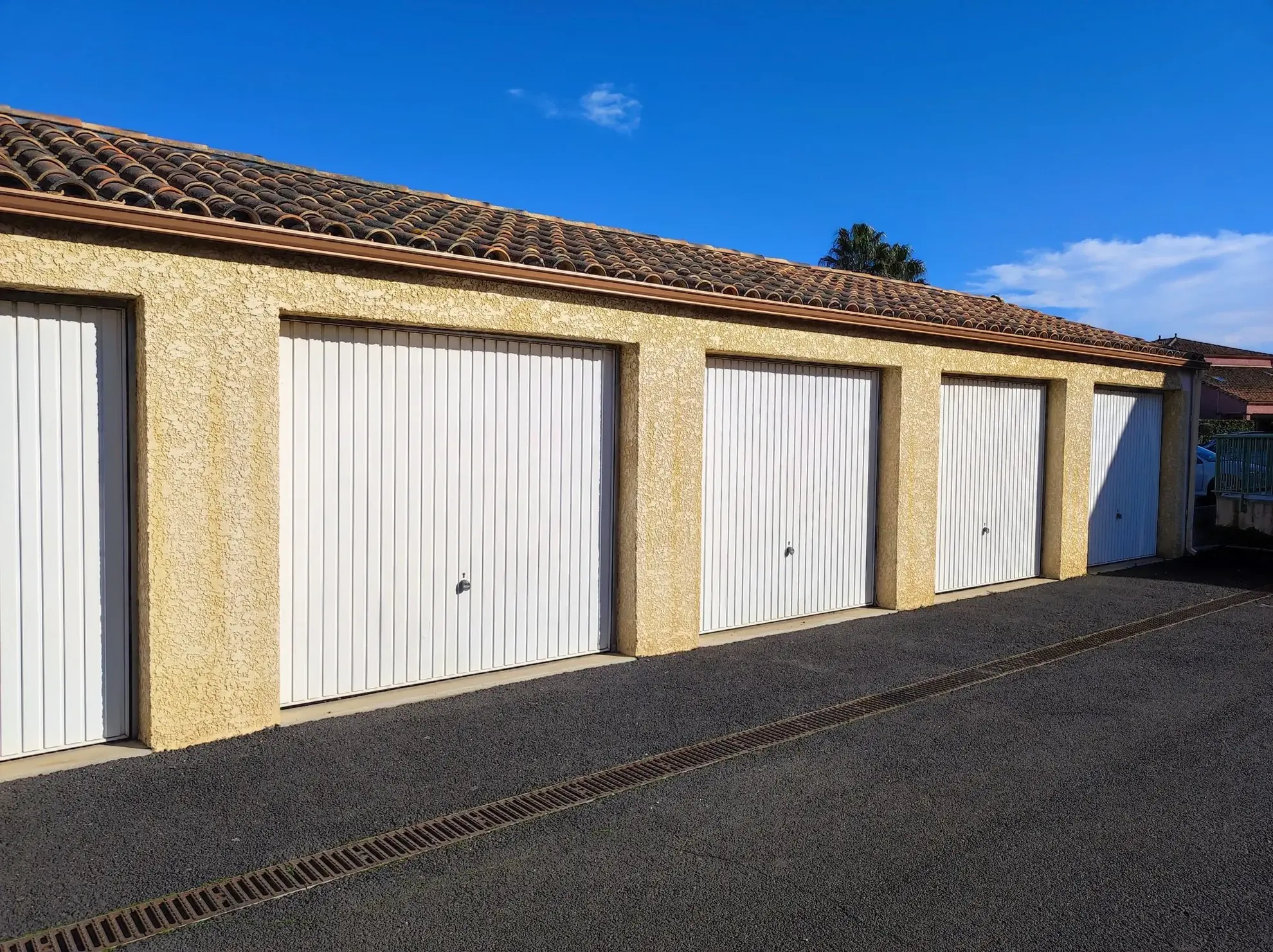 Maison T3 en Duplex avec Jardin, Parking et Garage à Béziers - Investissement ou Résidence Secondaire 