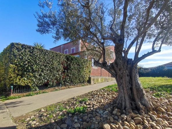Maison T3 en Duplex avec Jardin, Parking et Garage à Béziers - Investissement ou Résidence Secondaire