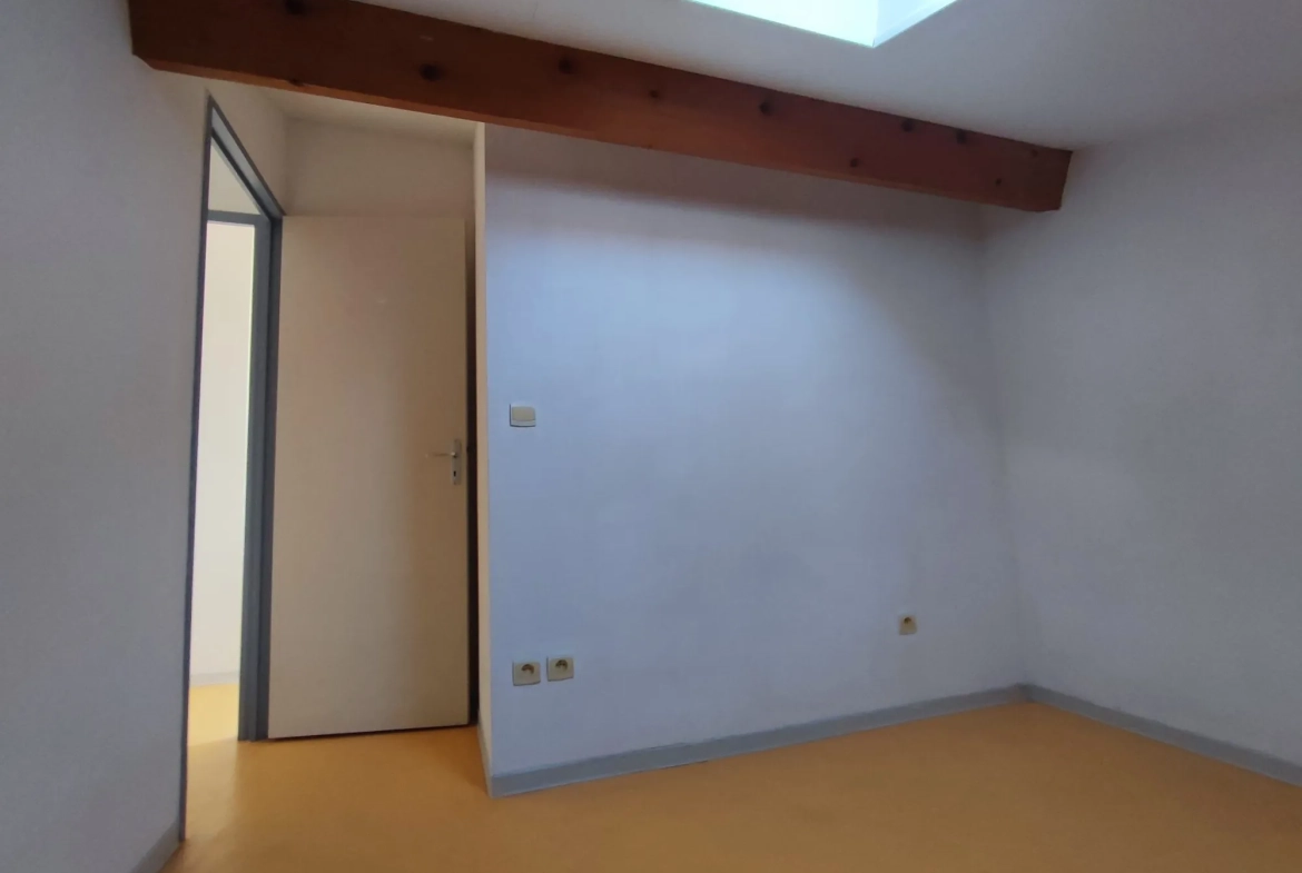 Maison T3 en Duplex avec Jardin, Parking et Garage à Béziers - Investissement ou Résidence Secondaire 