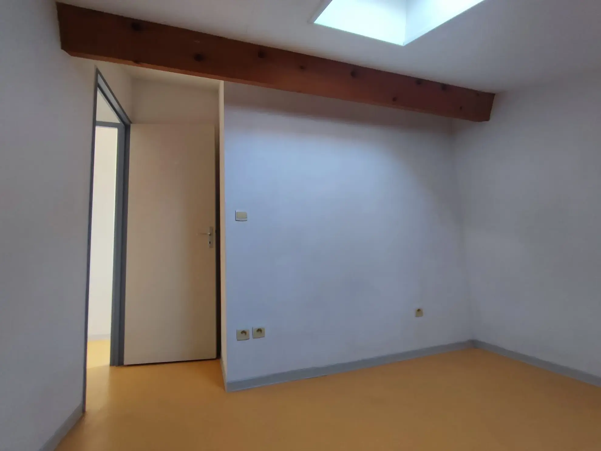 Maison T3 en Duplex avec Jardin, Parking et Garage à Béziers - Investissement ou Résidence Secondaire 