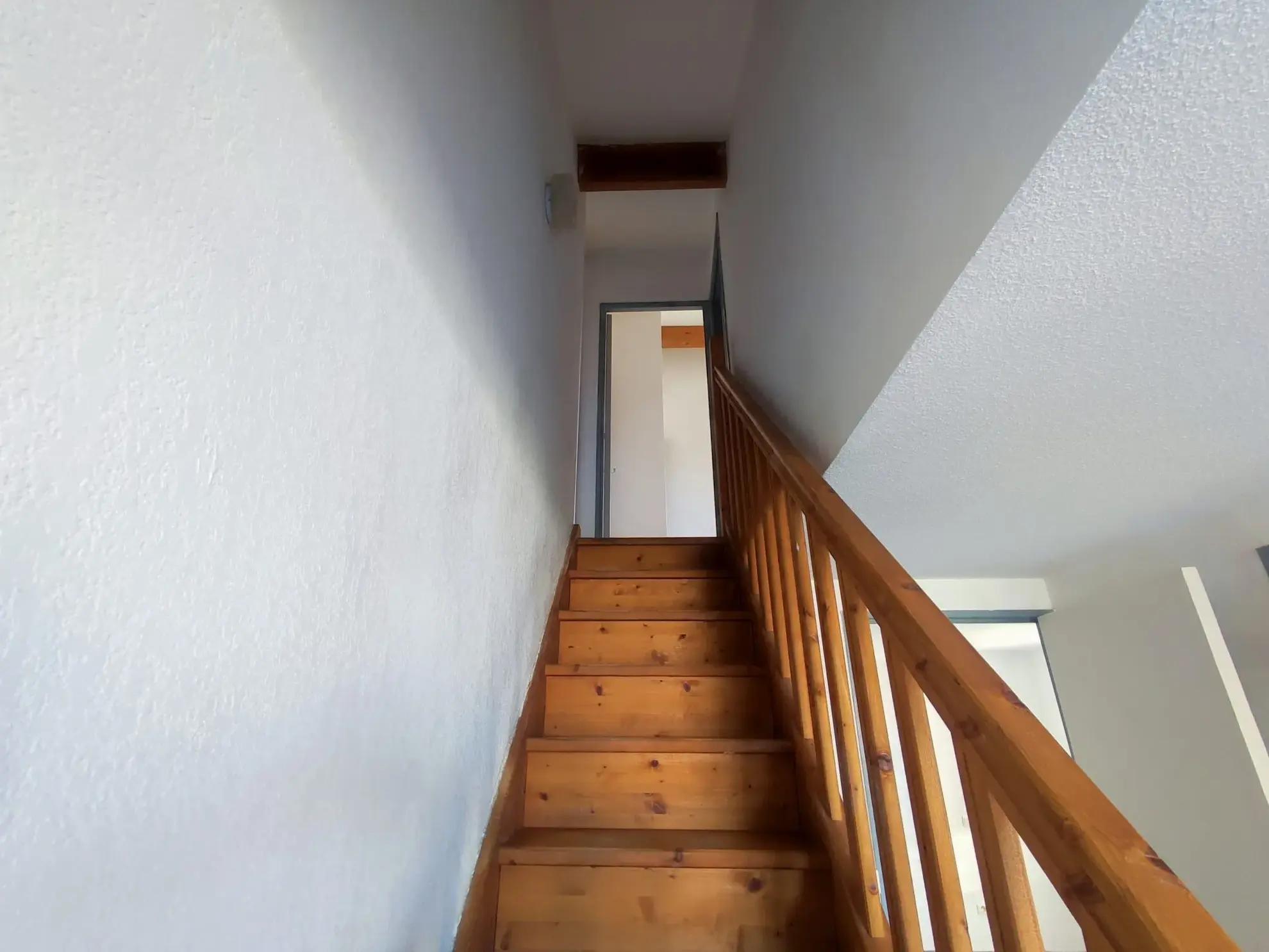 Maison T3 en Duplex avec Jardin, Parking et Garage à Béziers - Investissement ou Résidence Secondaire 