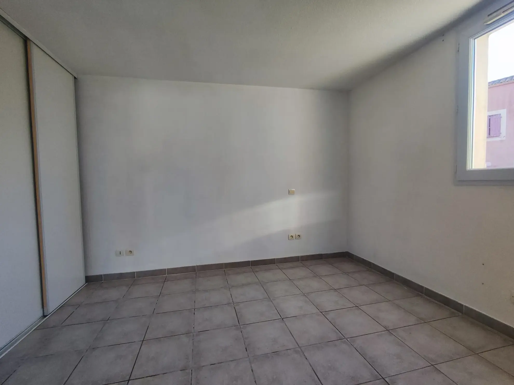 Maison T3 en Duplex avec Jardin, Parking et Garage à Béziers - Investissement ou Résidence Secondaire 