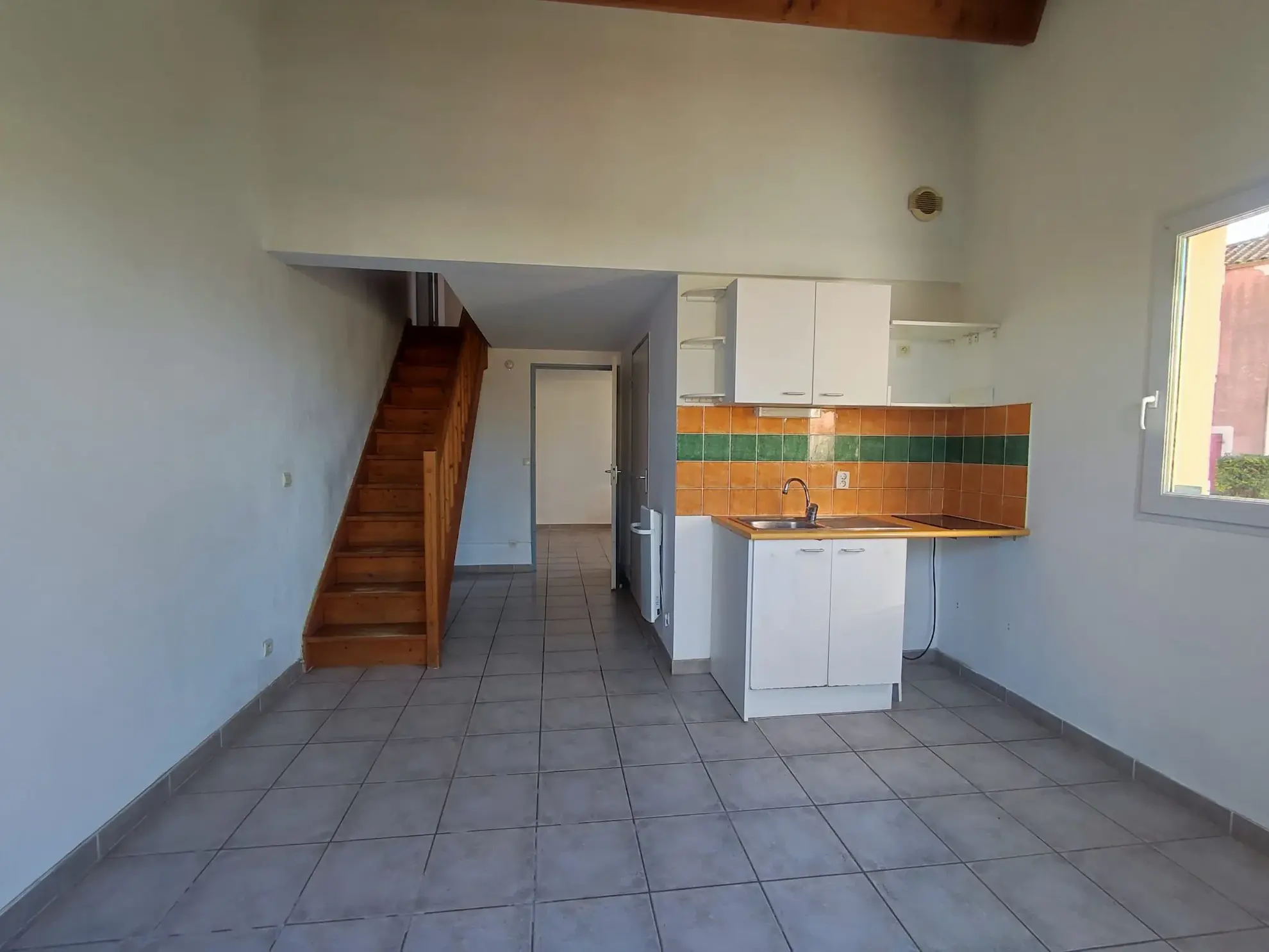 Maison T3 en Duplex avec Jardin, Parking et Garage à Béziers - Investissement ou Résidence Secondaire 