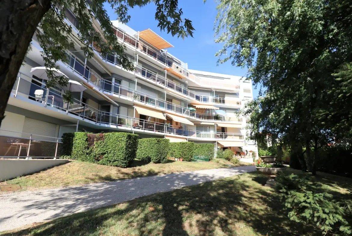 Vente appartement T1 avec terrasse à Royan proche plage et centre-ville 