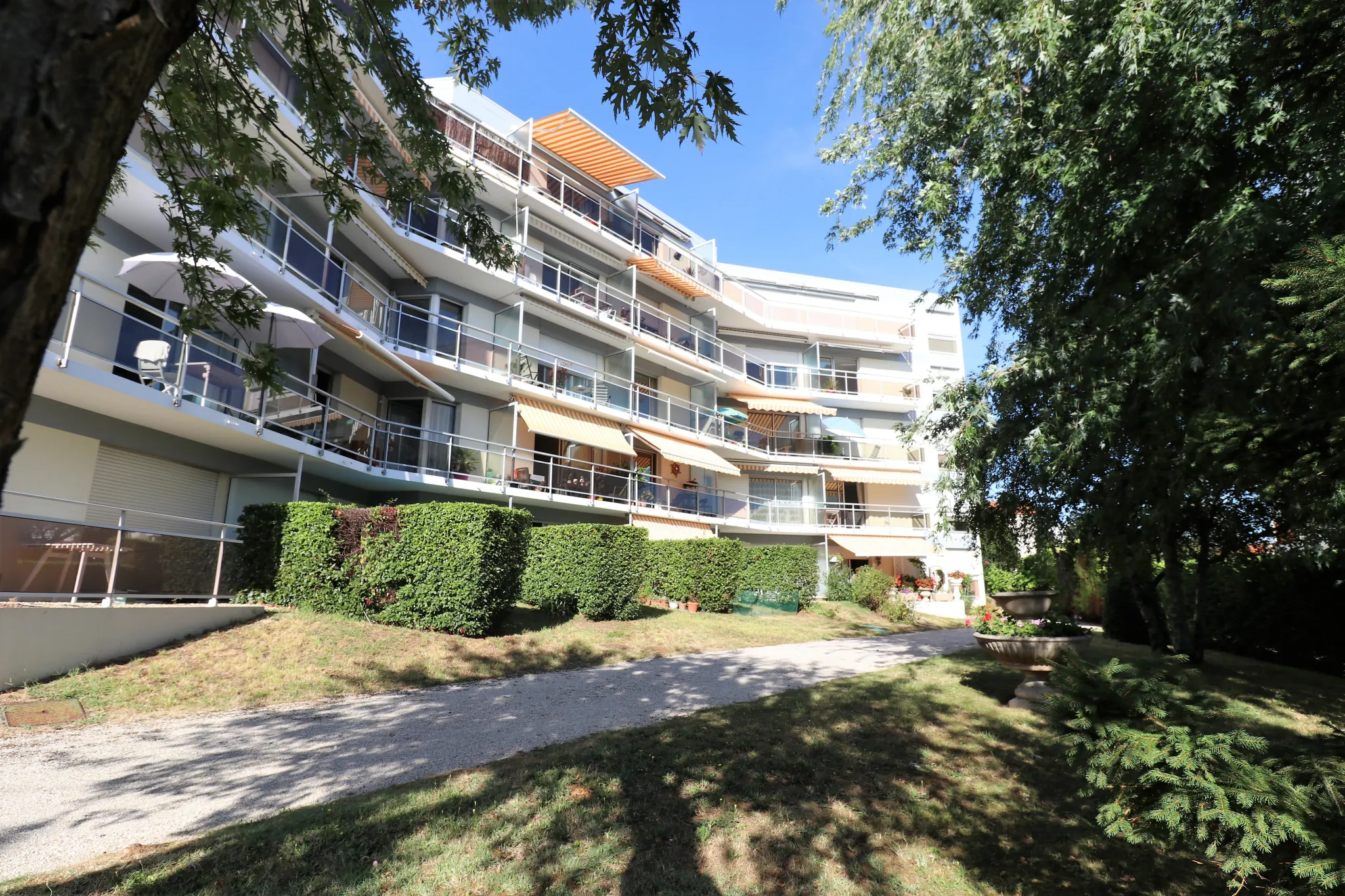 Vente appartement T1 avec terrasse à Royan proche plage et centre-ville 