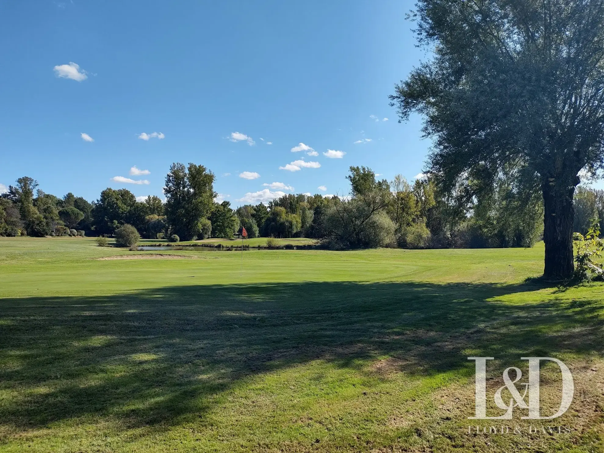 Terrain constructible et viabilisé proche du Golf de Fiac à Fiac (81) 