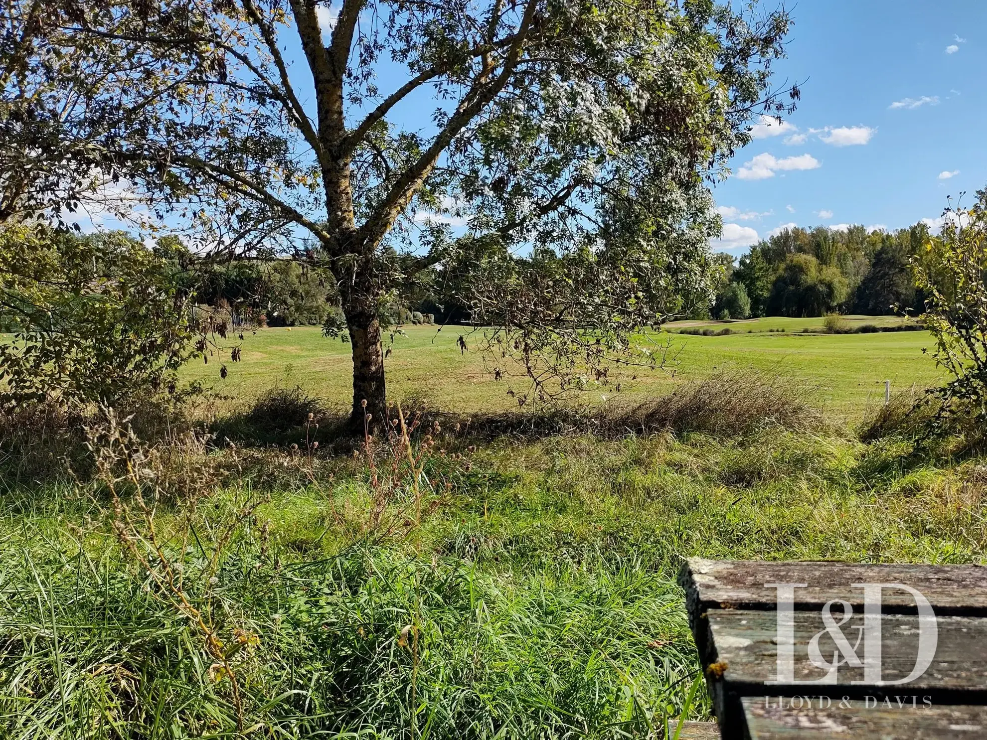 Terrain constructible et viabilisé proche du Golf de Fiac à Fiac (81) 