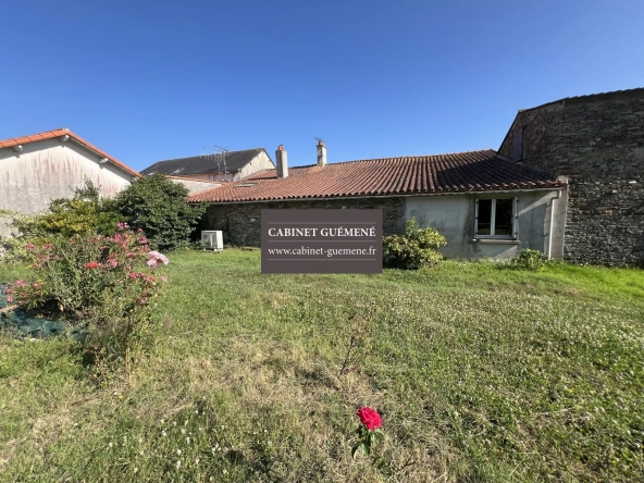 Maison ancienne à Vieillevigne avec dépendances et jardin
