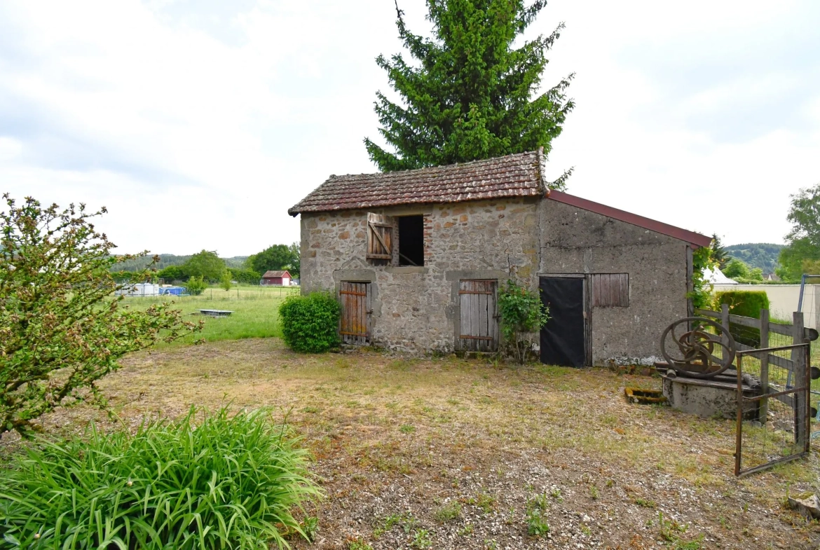 Maison de village à rénover à La Celle-en-Morvan - 3 chambres - 99 m² 