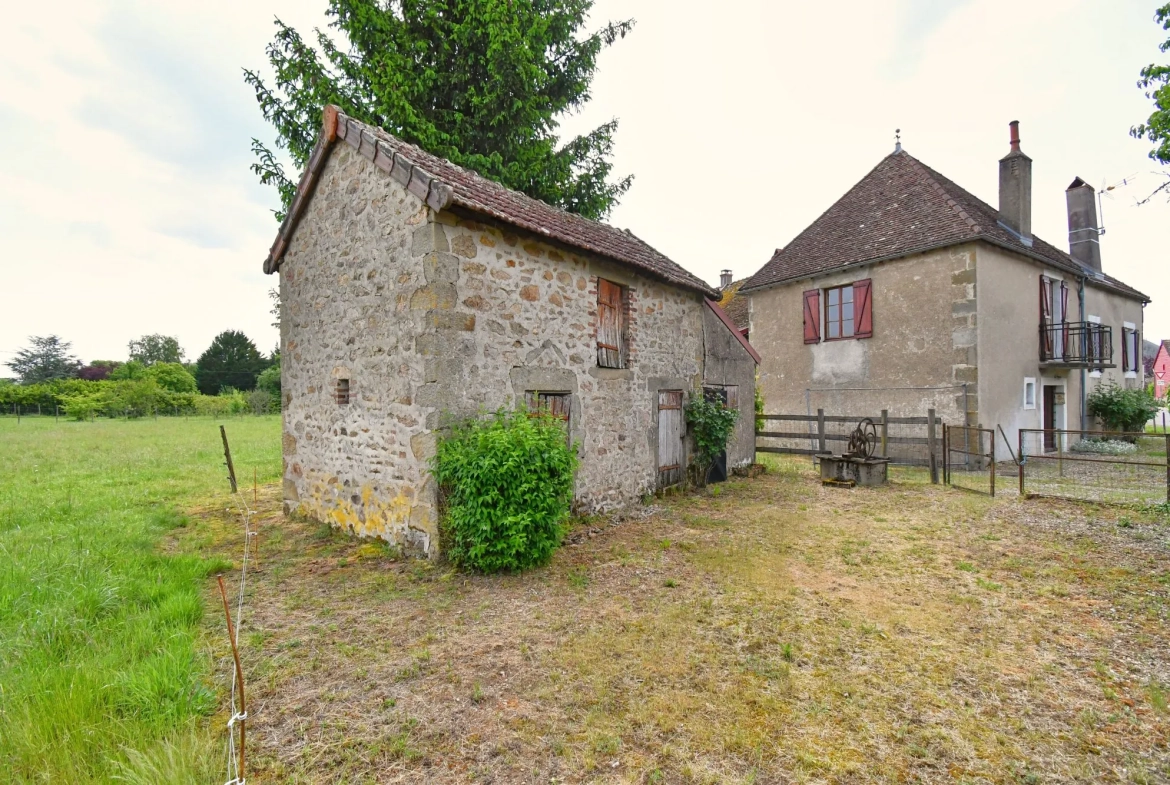 Maison de village à rénover à La Celle-en-Morvan - 3 chambres - 99 m² 