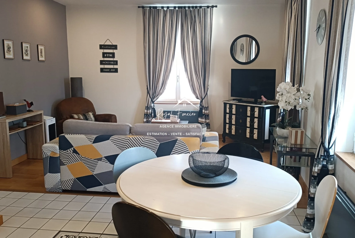 Appart N°80  Maison ancienne rénovée à Châtellerault avec 160 m², 2 chambres, proche commodités 