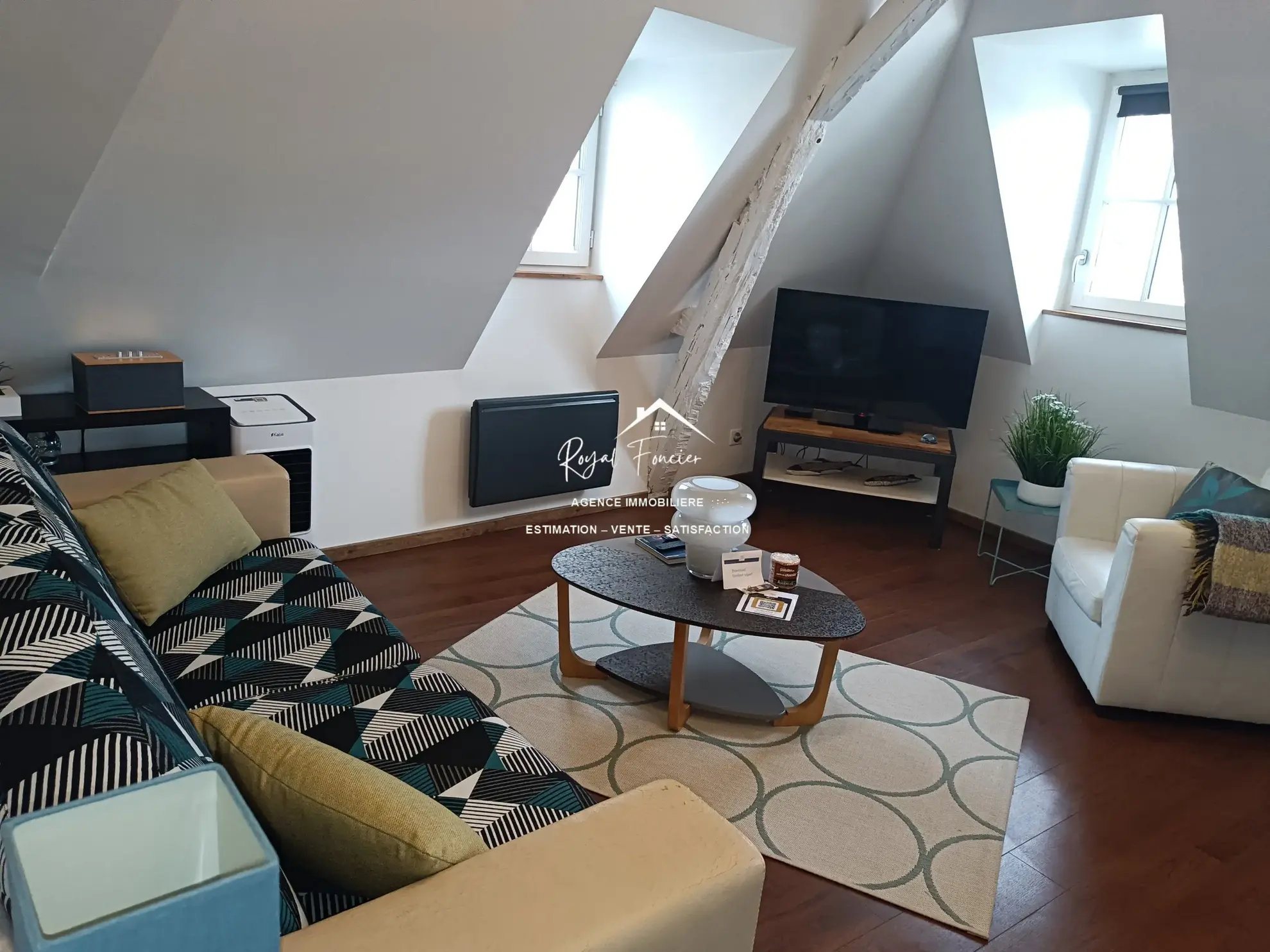 N° 75 suite Maison ancienne rénovée à Châtellerault avec 160 m², 2 chambres, proche commodités 