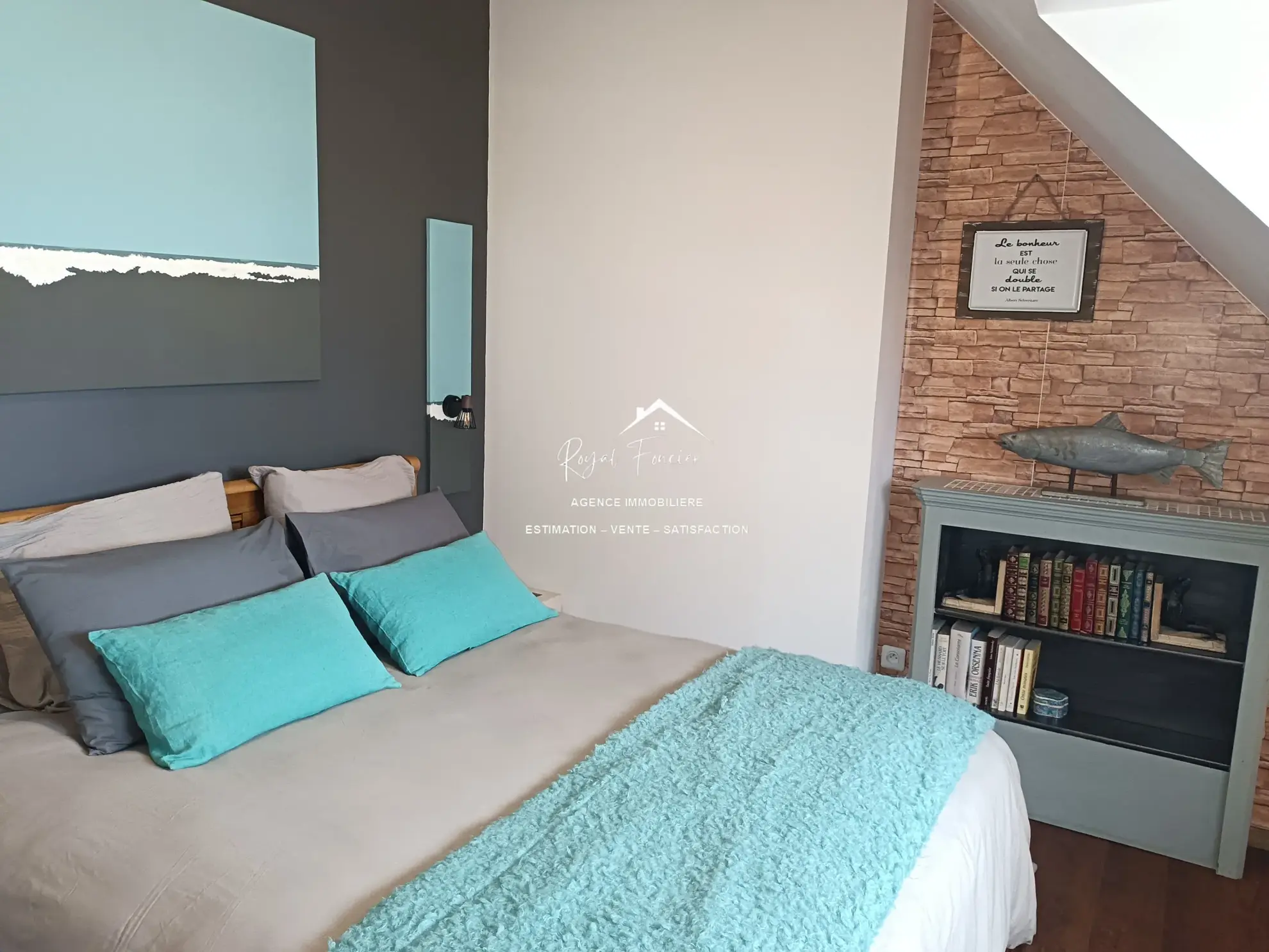 N° 75 : Chambre 2  Maison ancienne rénovée à Châtellerault avec 160 m², 2 chambres, proche commodités 