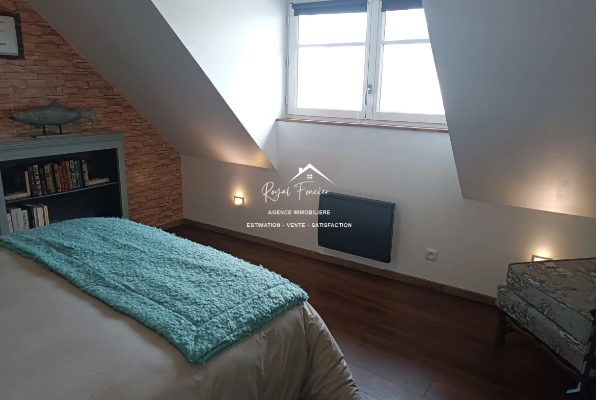 N° 75 (suite) Maison ancienne rénovée à Châtellerault avec 160 m², 2 chambres, proche commodités 