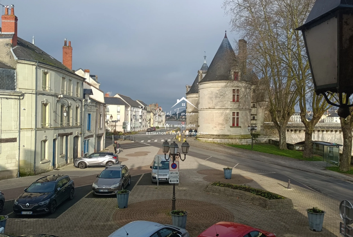 Vue de la chambre 1 (N°80) Maison ancienne rénovée à Châtellerault avec 160 m², 2 chambres, proche commodités 