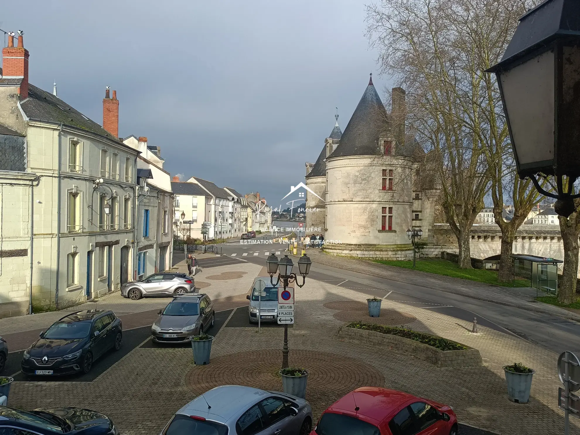 Vue de la chambre 1 (N°80) Maison ancienne rénovée à Châtellerault avec 160 m², 2 chambres, proche commodités 
