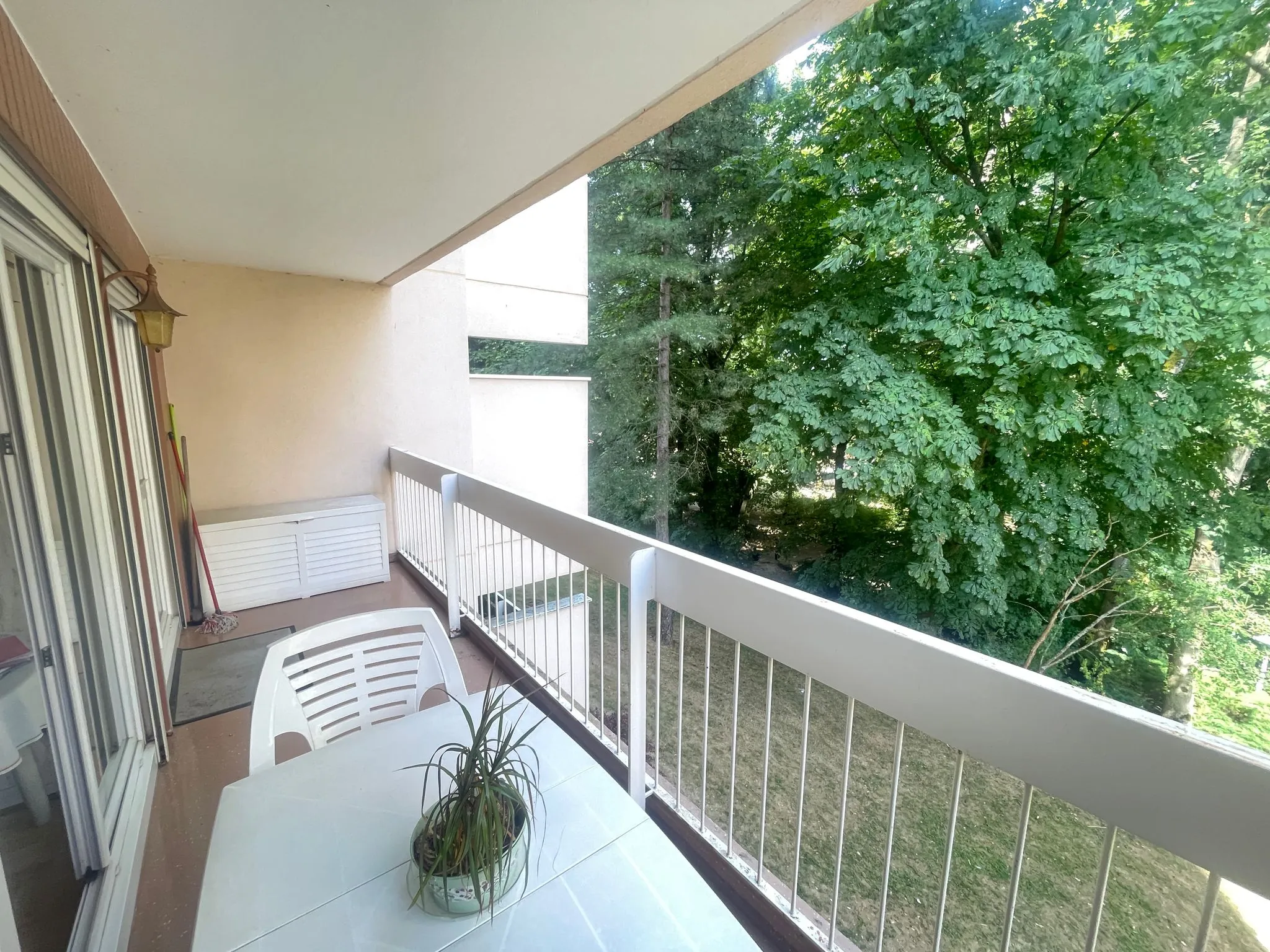 Appartement T4 avec balcon, parking et cave à Évry, secteur Grand Bourg 