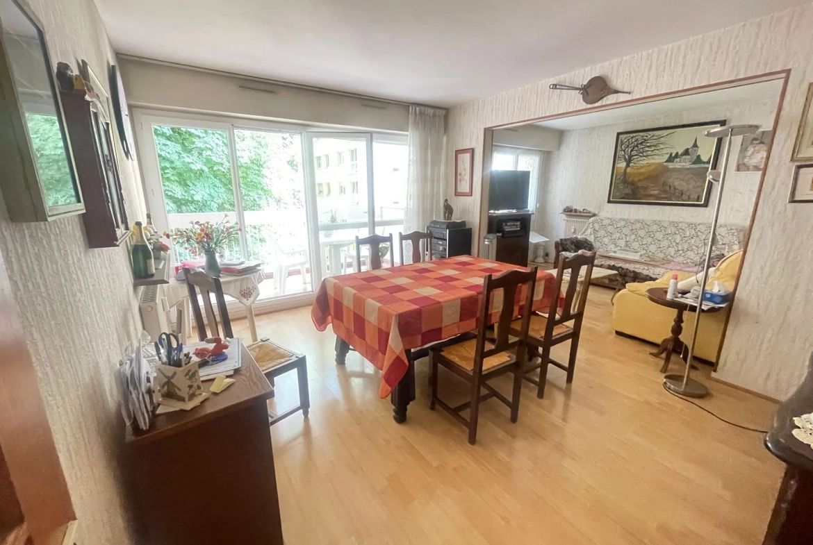 Appartement T4 avec balcon, parking et cave à Évry, secteur Grand Bourg 