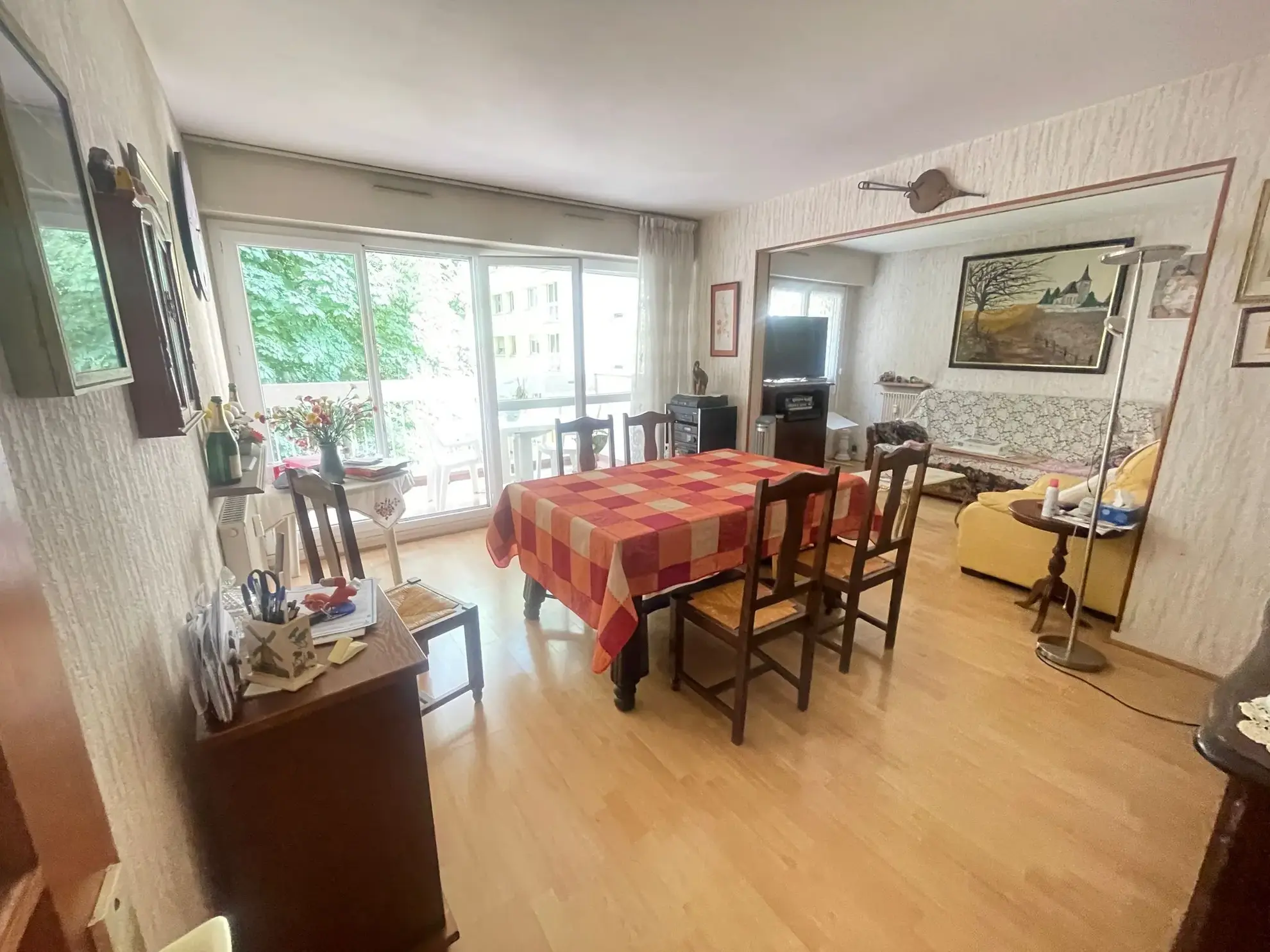 Appartement T4 avec balcon, parking et cave à Évry, secteur Grand Bourg 