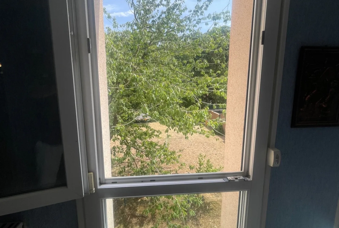 Appartement T4 avec balcon, parking et cave à Évry, secteur Grand Bourg 