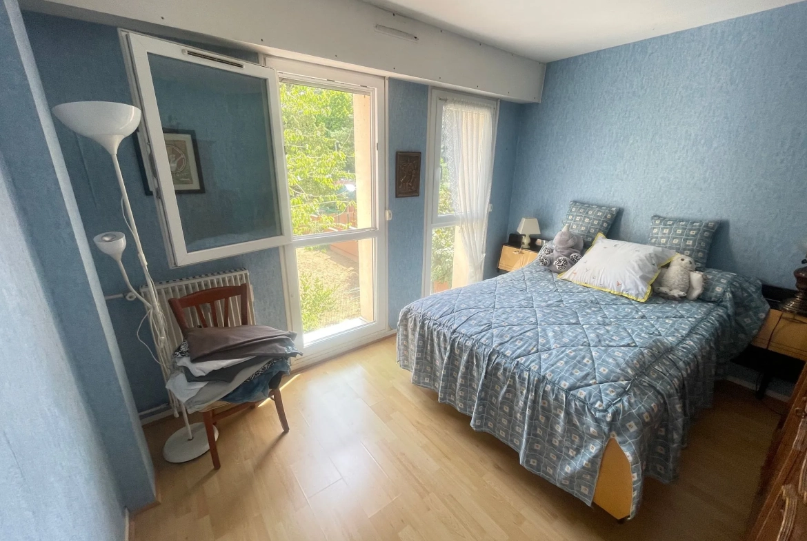 Appartement T4 avec balcon, parking et cave à Évry, secteur Grand Bourg 